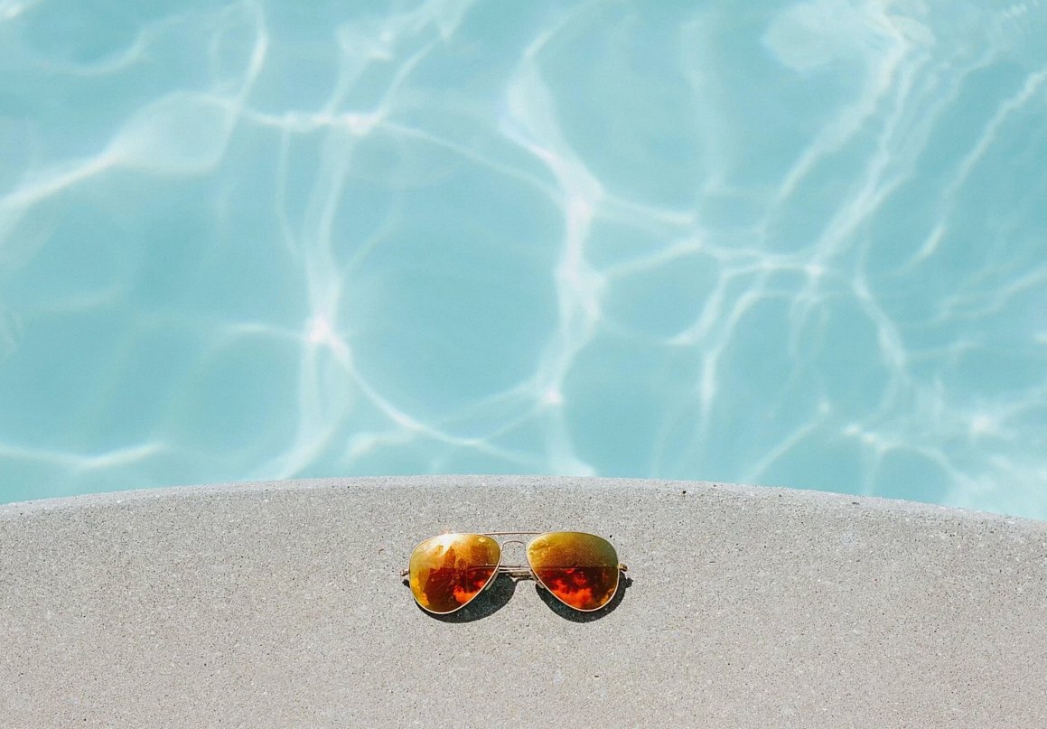 gafas de sol, naturaleza, piscina, recreación, resort, vacaciones, agua, verano, sombras, gafas, vacaciones de verano, d