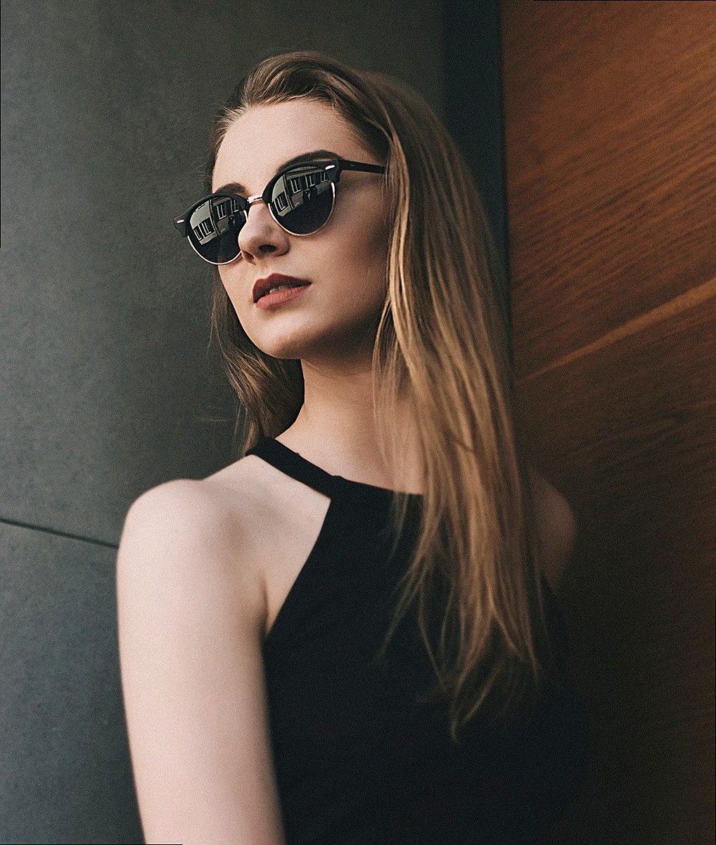 personas, chica, mujer, belleza, moda, modelo, gafas, moda en tonos marrones, belleza morena, modelo morena, gafas
